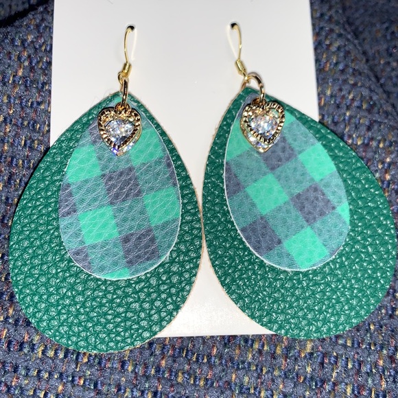 Hand Crafted 🎄 Holiday Themed Faux Leather Dangling Buffalo Print Earrings - Picture 6 of 8